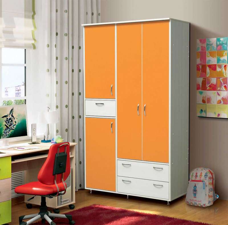 Шкаф 4-х дверный для платья и белья с ящиками. 